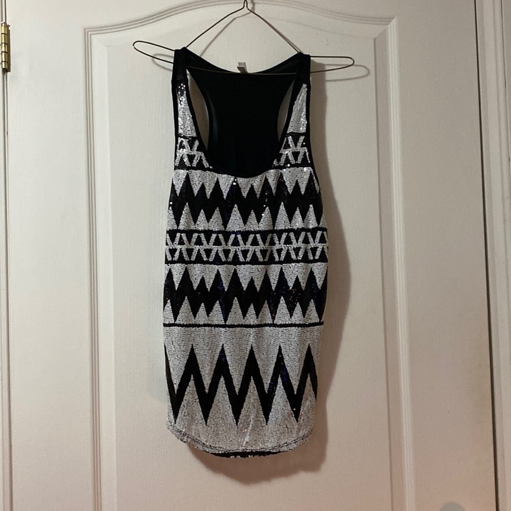 Black and white razorback, sparkly top.